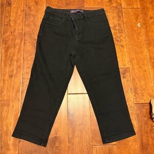 Gloria Vanderbilt women’s black capri jeans